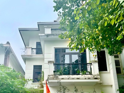 Bán bt 198m2 cạnh trường unis, academy. full nt giá 78 tỷ. 0