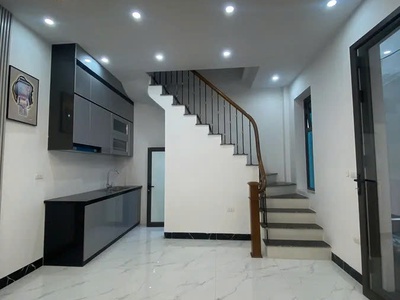 Nhà mới đẹp kẻ tạnh 30m2 x 5 tầng, mặt tiên  6.46m, 5.98 tỷ.long biên. 2