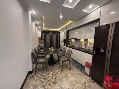 Bán nhà mới ở luôn giang biên -long biên 35m2 x6 tầng mặt tiền 3.5m,6 tỷ. 4