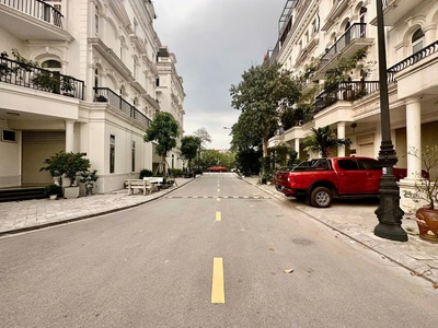 Hàng hiếm , lk louis đại mỗ vỉ hè oto view vườn hoa nhỉnh 30ty 100m 5t 0