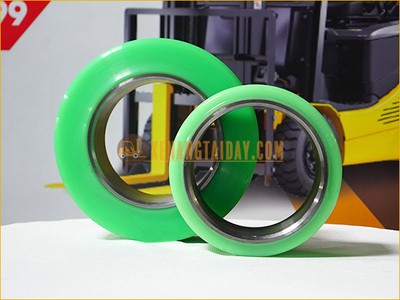 Bánh PU của xe nâng điện đứng lái 1