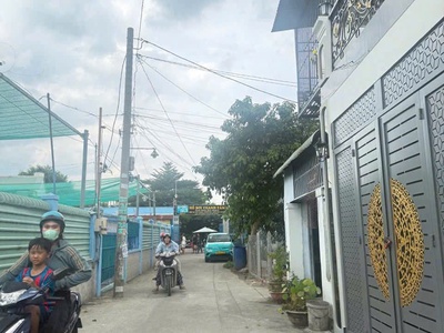 Nhà mới rất đẹp 1 lầu 4mx10m 1 xẹt ngắn đặng thúc vịnh ngay siêu thị coopmart Hóc Môn 3