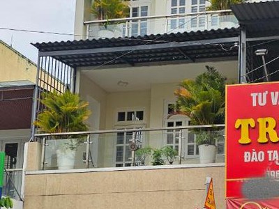Bán nhà mặt tiền bến bình đông ngang 5.5m chỉ 10 tỷ 0