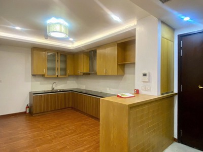 Chính chủ cho thuê MBKD mặt hồ hoàng càu 6300