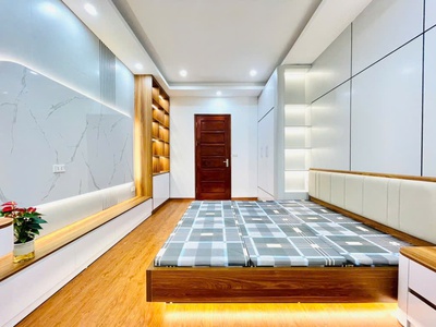 Chính chủ cho thuê MBKD mặt hồ hoàng càu 6189