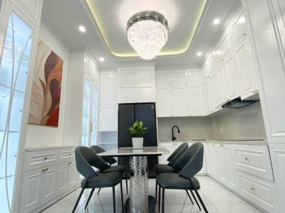 Chị điệp giáo viên bán nhà ngọc thụy, long biên 45m, 5 tầng, ô tô vf8 đỗ cửa- 7 tỏi 1