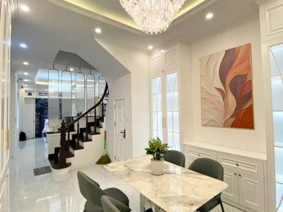 Chị điệp giáo viên bán nhà ngọc thụy, long biên 45m, 5 tầng, ô tô vf8 đỗ cửa- 7 tỏi 0
