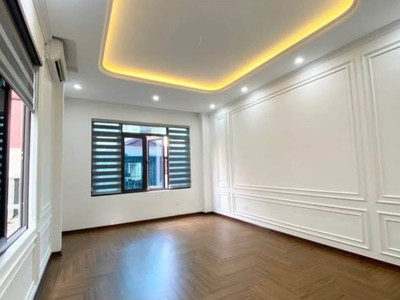 Chị điệp giáo viên bán nhà ngọc thụy, long biên 45m, 5 tầng, ô tô vf8 đỗ cửa- 7 tỏi 4