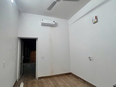 Chính chủ cho thuê MBKD mặt hồ hoàng càu 6296