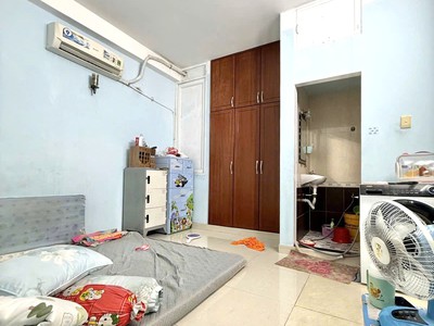 Chỉ 5.15 tỷ tl  nguyễn thái sơn   3 tầng   có phòng ngủ trệt   gần cv gia định 4