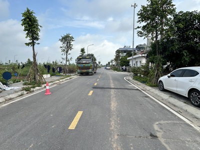 Vị trí đẹp - khu vực tiềm năng - gần vin cổ loa - sát quốc lộ 3 - vỉa hè rộng - khu dân trí 2