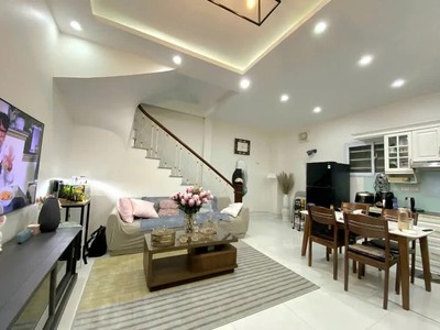 Chính chủ cho thuê MBKD mặt hồ hoàng càu 5796