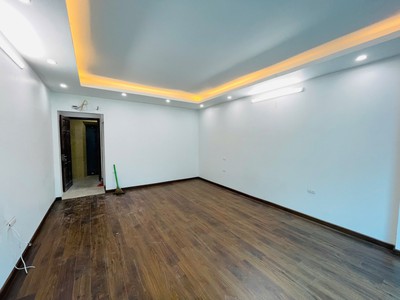 Nhà 7 tầng   thang máy   gần him lam: giữ tiền khéo, tăng giá lâu 2