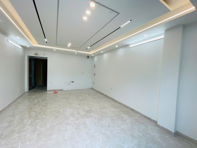 Nhà 7 tầng   thang máy   gần him lam: giữ tiền khéo, tăng giá lâu 3