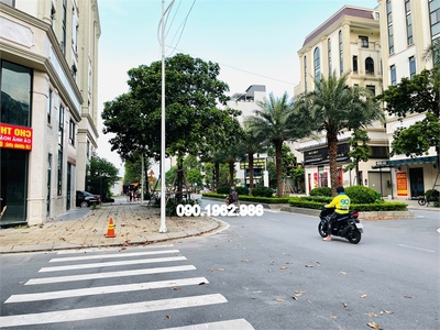 Nhà 7 tầng giá tốt   gần him lam   thang máy   đường rộng   tiện ích bao quanh 0