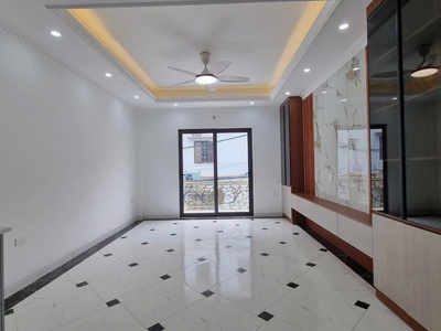 Tư đình long biên - thang máy - gara ô tô - kinh doanh bất chấp - 8.8 t.ỷ 1