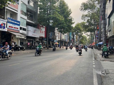 Quận 555 mặt tiền 2 chiều kd sầm uất nguyễn trãi -80m-5tầng hđt 80tr/th vuông a4 4
