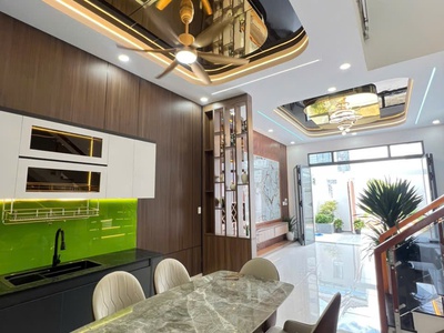 Nhà 2 mặt tiền 4