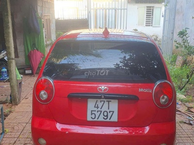 Chevrolet Spark đời 2008, màu đỏ nổi bật 1