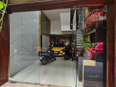Tôi chính chủ bán nhà ngõ 99 nguyễn chí thanh ô tô tránh, đỗ trong nhà nhà 6 tầng, 10 phòng ngủ có 1