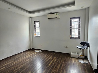 Tôi chính chủ bán nhà ngõ 99 nguyễn chí thanh ô tô tránh, đỗ trong nhà nhà 6 tầng, 10 phòng ngủ có 4