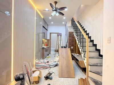 Nhà đẹp - sau lưng đại học ngoại thương - hẻm thông - 52m2 - 2 tầng - 3 pn   có pn trệt   - chỉ 2