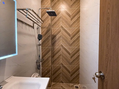 Nhà đẹp - sau lưng đại học ngoại thương - hẻm thông - 52m2 - 2 tầng - 3 pn   có pn trệt   - chỉ 3