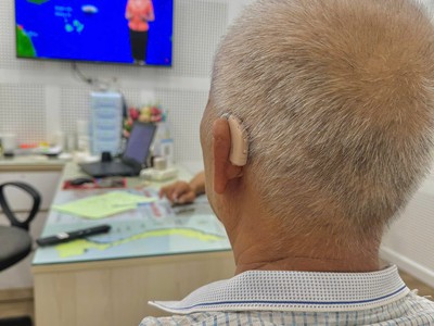 Nghe rõ tivi nhờ máy trợ thính 1