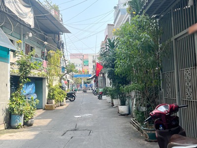 Nhà cấp 4  4 18m/nở hậu  hxh sát đường âu dương lân p3q8 1