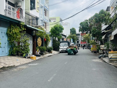 Nhà 2 mặt tiền   hẻm xe hơi   tách thửa được   dòng tiền ổn định 25 triệu/tháng   giá chỉ 11,5 tỷ 1