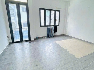 Bán nhà  lạc long quân - 5x19m2 - hxh vf3 - 2 tầng mới 2