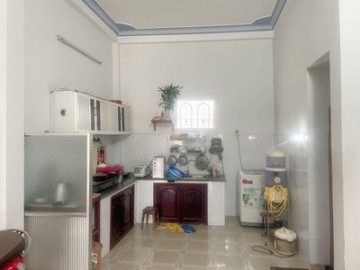Bán nhà 2 tầng đương 2 ô tô gần nhà thờ ba làng gần biển vĩnh hoà 1