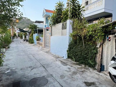 Bán nhanh lô đất đương 2 ô tô gần nhà thờ ba làng gần-vĩnh hoà 1