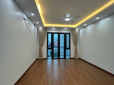 Ban nhà ngọc thụy, long biên 50m - 7 tầng - thang máy - full nội thất xịn nhập khẩu - gara ô tô 2