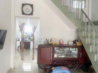 Bán nhà 2 tầng đương 2 ô tô gần nhà thờ ba làng gần biển vĩnh hoà 0
