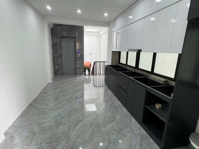 Láng trung - ngõ thông - kinh doanh - thang máy 39m2 5 tầng mt 3.7m giá 10.3 tỷ 0
