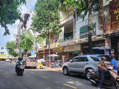 Nhà 2 mặt tiền   hẻm xe hơi   tách thửa được   dòng tiền ổn định 25 triệu/tháng   giá chỉ 11,5 tỷ 0