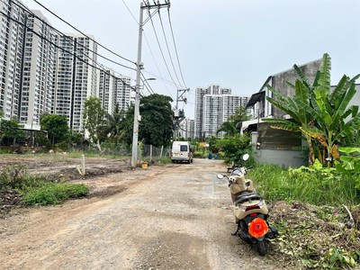 Lô đất 54m  đường số 27, long thạnh mỹ   đối diện vinhomes, shr, chỉ 3.3 tỷ 0