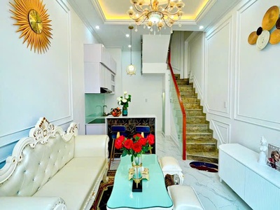 Bán nhà q10, hẻm 7m có sân oto riêng, cao 4 tầng fullnt: nhỉnh 5 tỷ.lh: 0933910039 3
