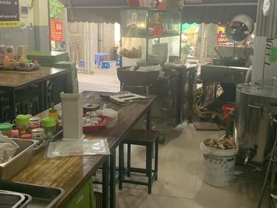 Sang nhượng quán phở bò đang hoạt động tốt   vị trí đắc địa giáp nhất 3