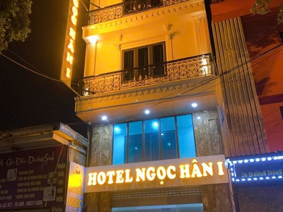 Bán gấp khách sạn 7 tầng mới tinh, vị trí đắc địa, doanh thu ổn định 100 triệu/tháng, lê hồng 1