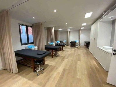 Cho thuê mặt tiền 12x20m đường Lý Tự Trọng, Quận 1 2