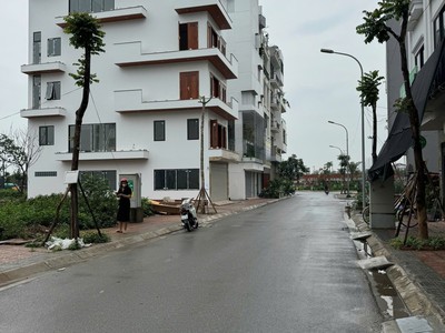 Bán lô đất vàng tđc ngọc thụy   80m    vị trí trung tâm   giá chỉ 24.8 tỷ 0
