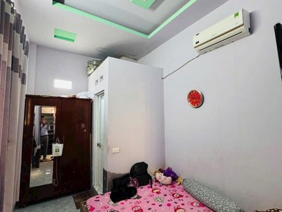 nhà 3 tầng   có hầm để xe   gần cuối đường tên lửa   chỉ 3.6 tỷ  3