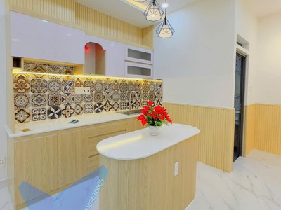 Q7  bán gấp n.hà 4 tầng, 6 phòng ngủ,ô tô đỗ cửa, ngang 4m, gi.á chỉ 3 đồng nhỉnh 0969620605 1