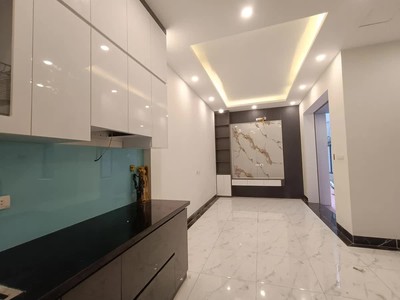 Nhà mới full nội thất phúc lợi 32m2 5 tầng,mặt tiền 3.5m, 4.95 tỷ long biên. 3