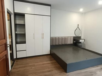Nhà mới ở luôn  phúc lợi 32m2 x 5 tầng,mặt tiền 3.5m, 4.95 tỷ long biên. 3