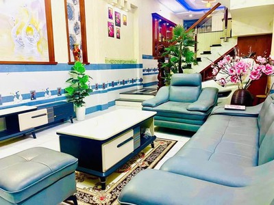 Nhà đẹp giáp q1 - lê văn duyệt - 4 tầng- 52m2 -hxh - 2 mt thoáng 4 pn- dt 20 tr / tháng- 6.x 1