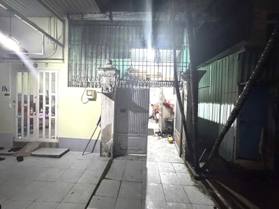 Bán gấp nhà cấp 4 gần vincom lê văn việt   60m    sổ riêng   nở hậu đẹp   chỉ 2.3 tỷ   tăng nhơn 1