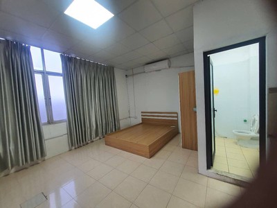 Cho thuê nhà mặt phố giải phóng  ngay bến xe giáp bát , 400m  3 tầng kd bất chấp 0